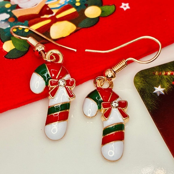 🎄DEAL Festive Enamel Candy Cane Dangle Fishhook Drop Christmas Earrings - Picture 1 of 6